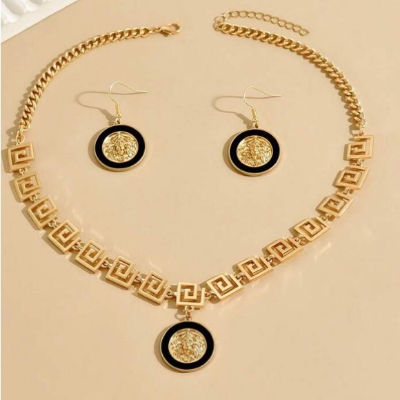 🌺 NEW! 🌺 Greek Key Lion Head Yellow Gold-tone Necklace & Earrings Set - Picture 3 of 4